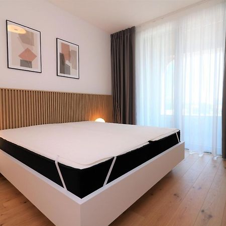 Sky Park New 1-Bedroom Apartment Pressburg Exterior foto